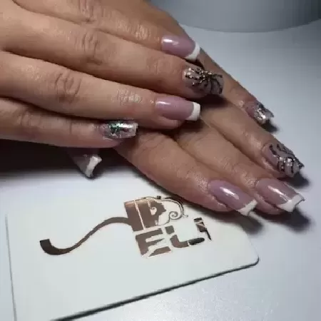 کاشت ناخن و مژه الي
