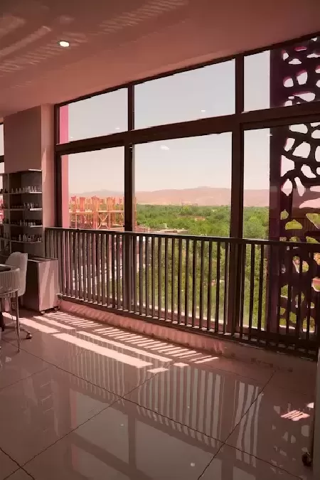 سالن زيبايي آذر