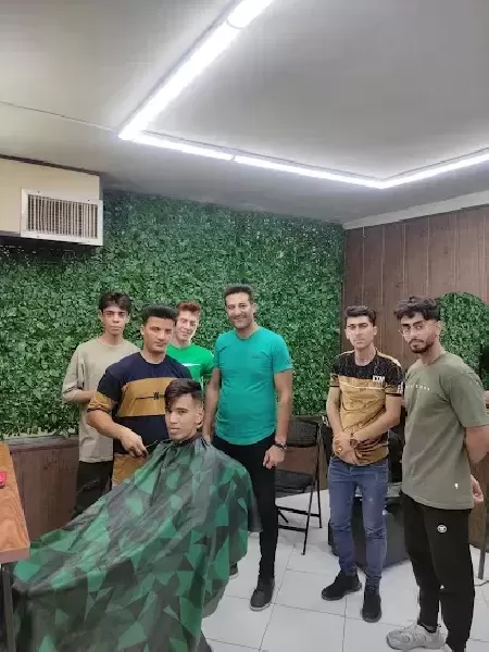 آموزشگاه آرايشگري مردانه شيراز شهر مو