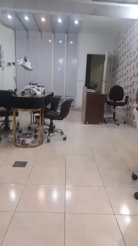 سالن زيبايي مکث