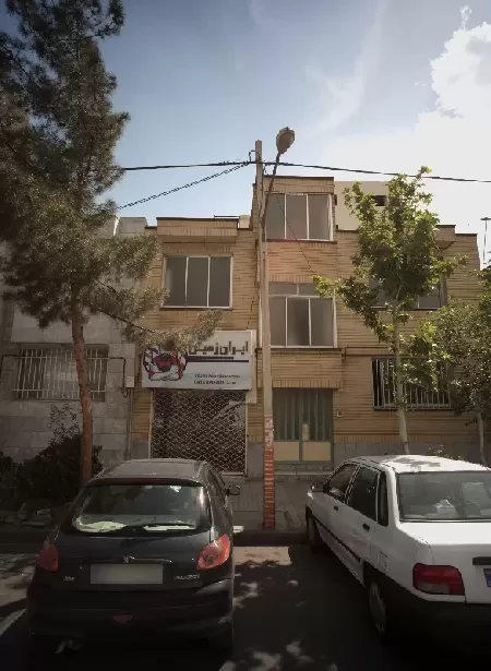 آرايشگاه مردانه ايران زمين