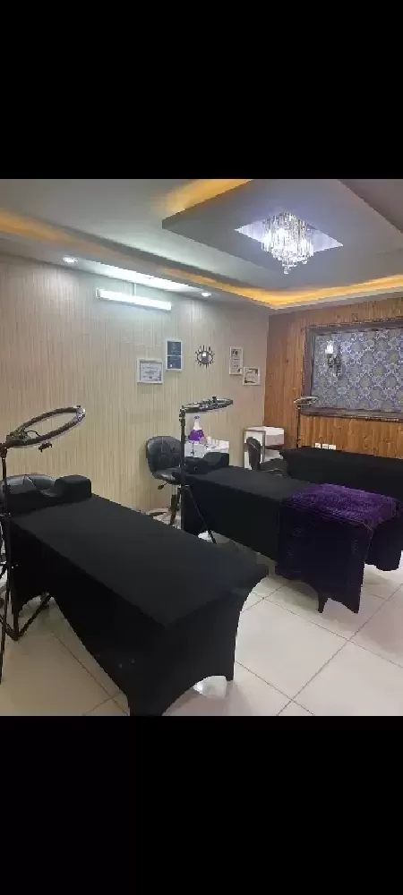 سالن زيبايي روشنک بيوتي