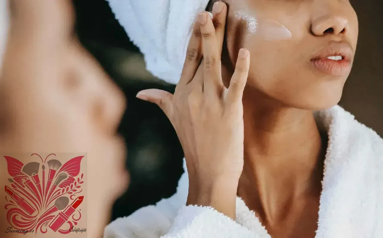 مراقبت از پوست قبل از ميکاپ | راز ماندگاري و زيبايي طبيعي آرايش در سال ۲۰۲۵