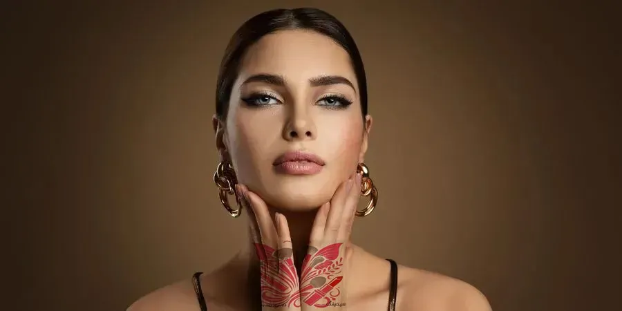 ترندهاي آرايش و ميکاپ ۲۰۲۵: زيبايي طبيعي با درخشش هوشمندانه