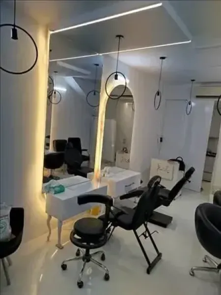 سالن زيبايي برگ سرخ