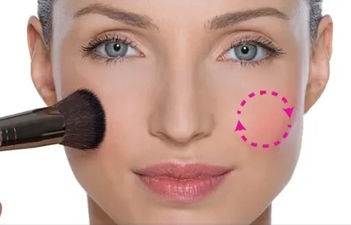رژگونه کرمي و پخش کردن